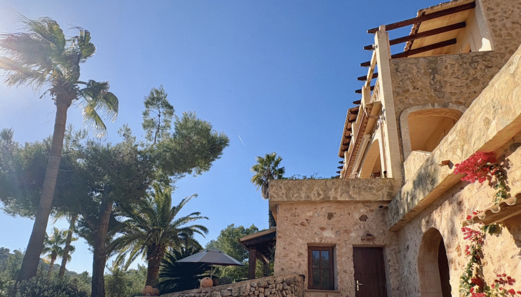 Finca mediterránea con vistas panorámicas al mar – tu escondite privado cerca de Son Macià
