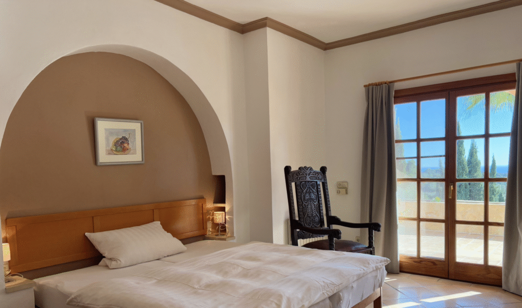 Finca mediterránea con vistas panorámicas al mar – tu escondite privado cerca de Son Macià
