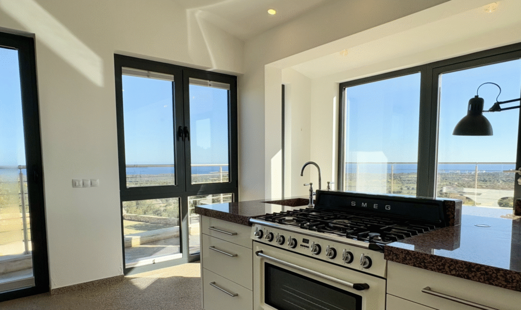 El lujo se une a la naturaleza: tu exclusiva finca de ensueño con vistas al mar