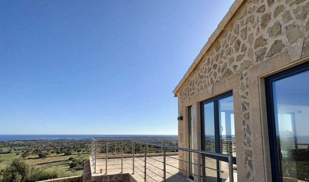 El lujo se une a la naturaleza: tu exclusiva finca de ensueño con vistas al mar