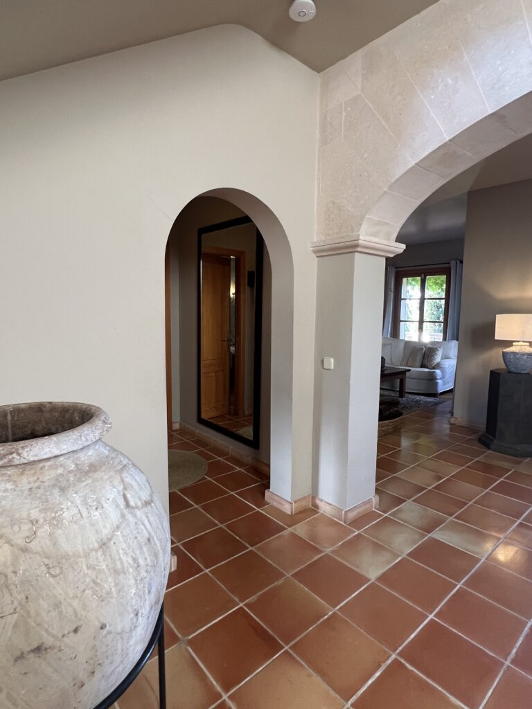 Stilvolle Residenz mit ETV, Weinberg & Orangenhain