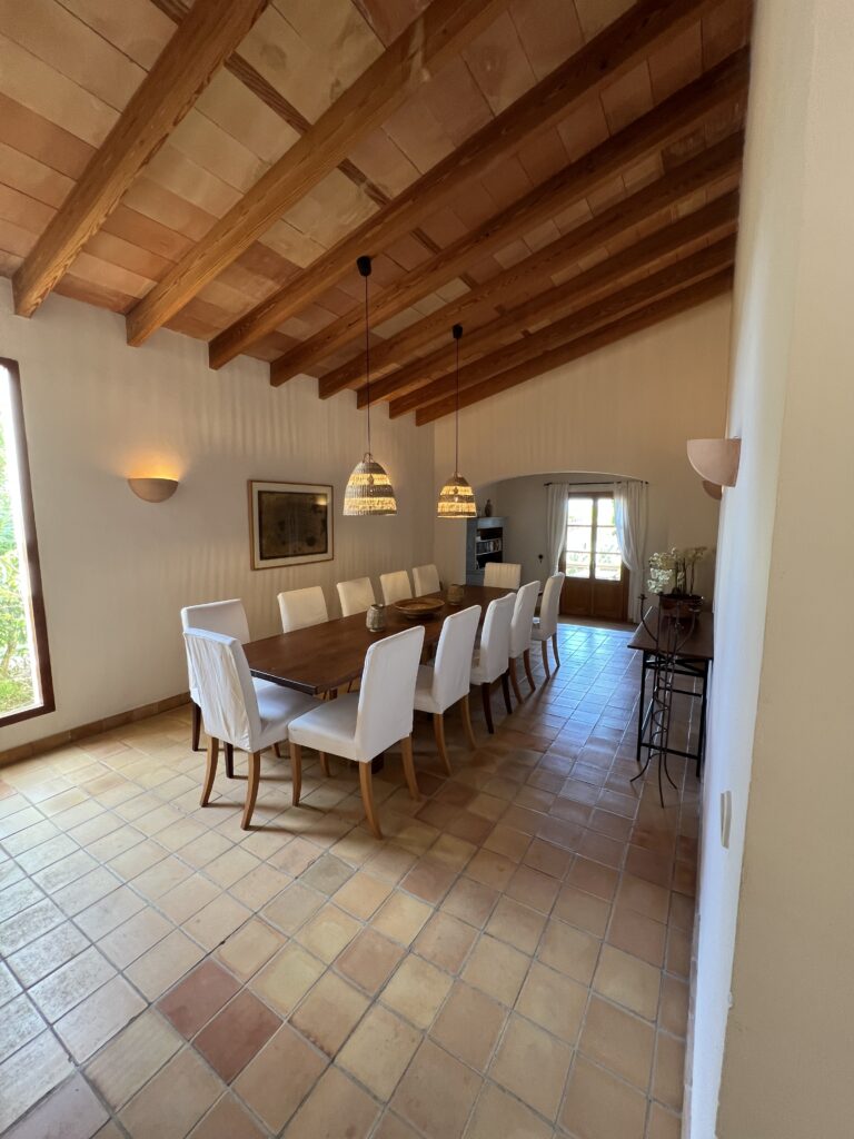 Stilvolle Residenz mit ETV, Weinberg & Orangenhain