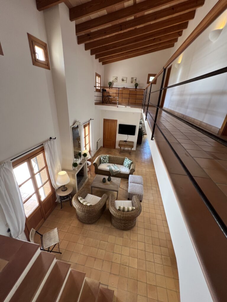 Stilvolle Residenz mit ETV, Weinberg & Orangenhain
