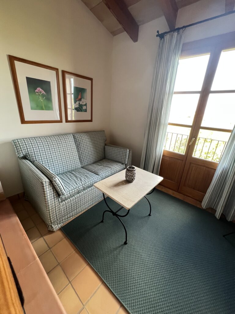 Stilvolle Residenz mit ETV, Weinberg & Orangenhain