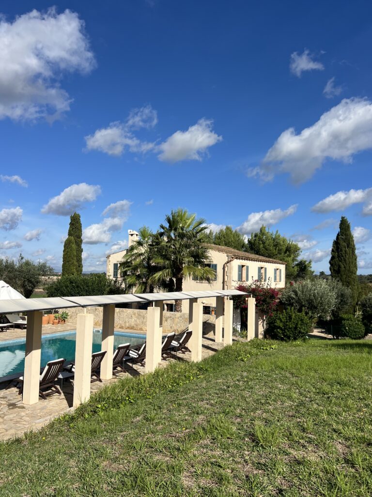 Stilvolle Residenz mit ETV, Weinberg & Orangenhain